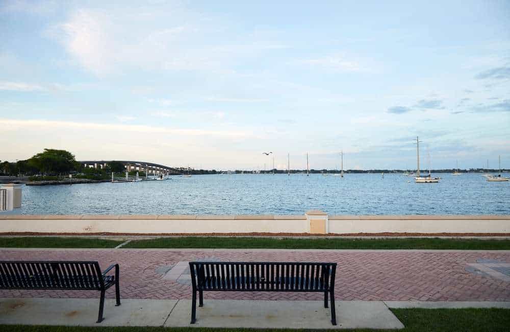 Walkway,In,Riverfront,Park,With,Benches,By,The,Indian,River